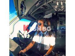Тя е красива, обожава йога и пилотира Boeing