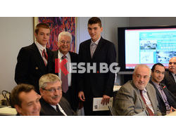 Нова технологична система в завод за здравословни напитки внедряват ученици