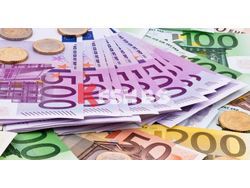 Еврото отбеляза ръст след победата на Макрон 